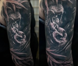 Tatouage réaliste noir et gris