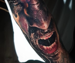 Tatouage realiste portrait noir et gris couleurs