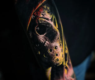 Tatouage réaliste noir et gris