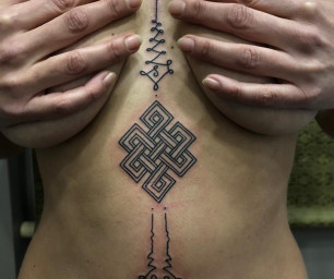 Tatouage Unalom thorax ventre