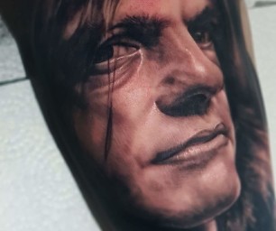 Tatouage realiste portrait noir et gris