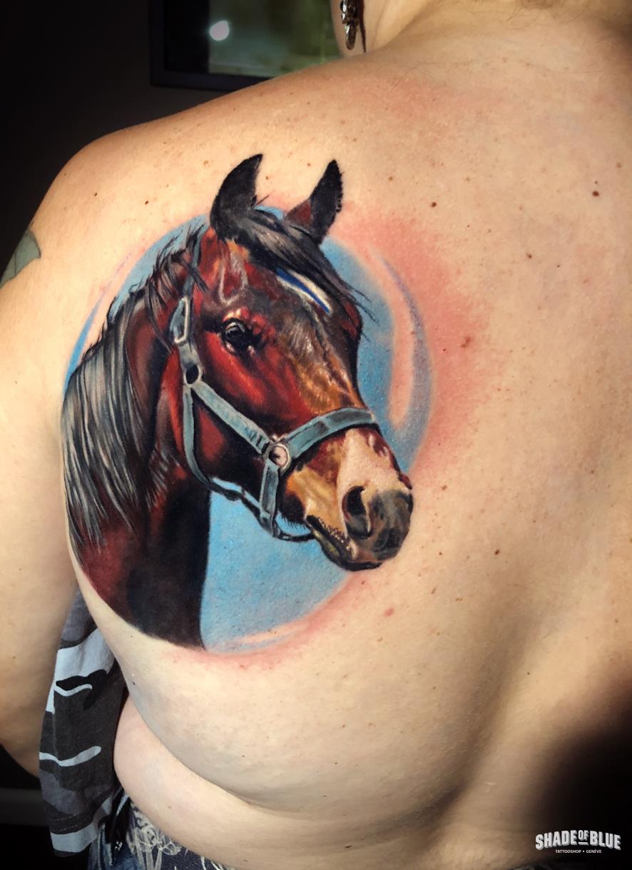 Tatouage realiste couleurs animaux cheval